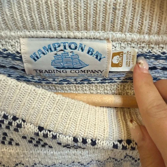 Rare vintage Hamptons Bay Patterned Cream and Blue Sweater - Picture 2 of 4